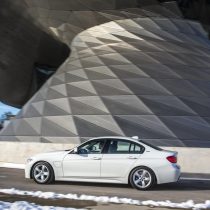 Фотография экоавто BMW 330e iPerformance - фото 3