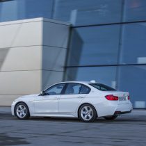 Фотография экоавто BMW 330e iPerformance - фото 5