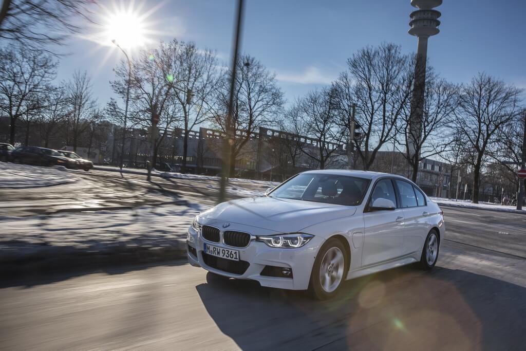 Фотография экоавто BMW 330e iPerformance - фото 7