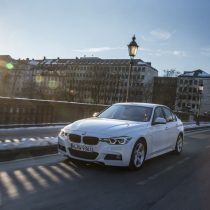 Фотография экоавто BMW 330e iPerformance - фото 16