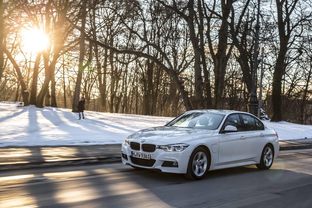 Фотография экоавто BMW 330e iPerformance - фото 18