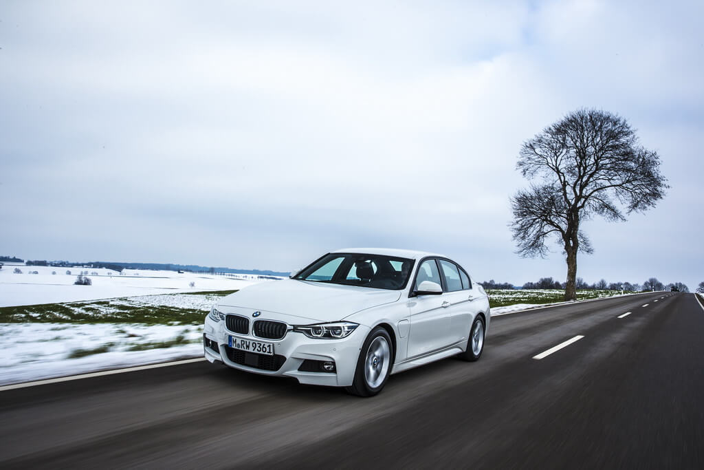 Фотография экоавто BMW 330e iPerformance - фото 27