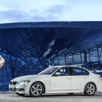 Фотография экоавто BMW 330e iPerformance - фото 32