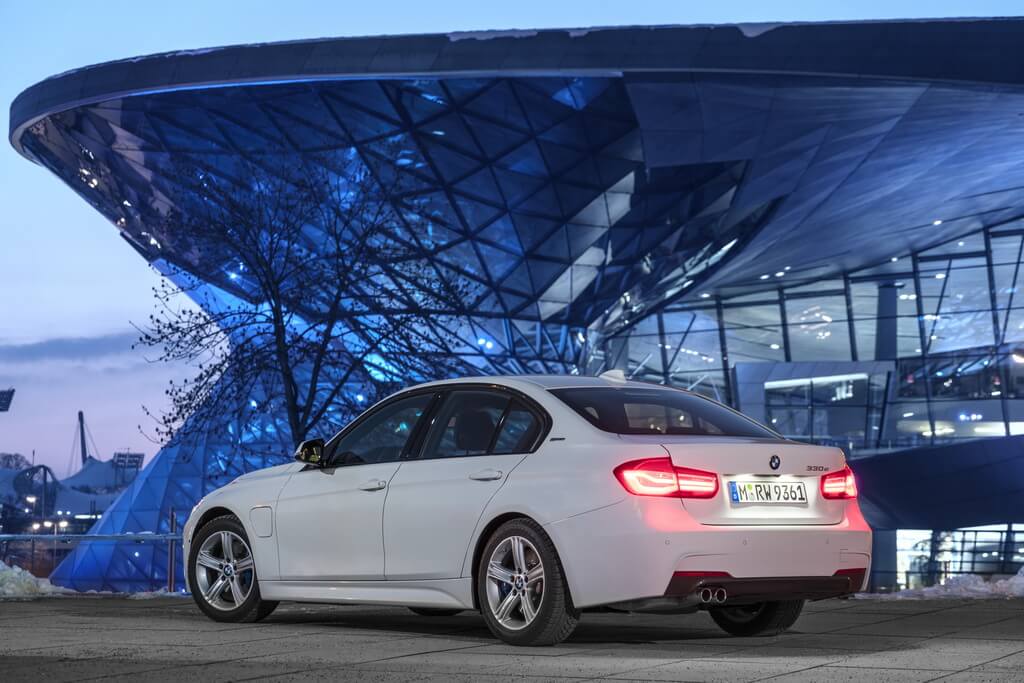 Фотография экоавто BMW 330e iPerformance - фото 33