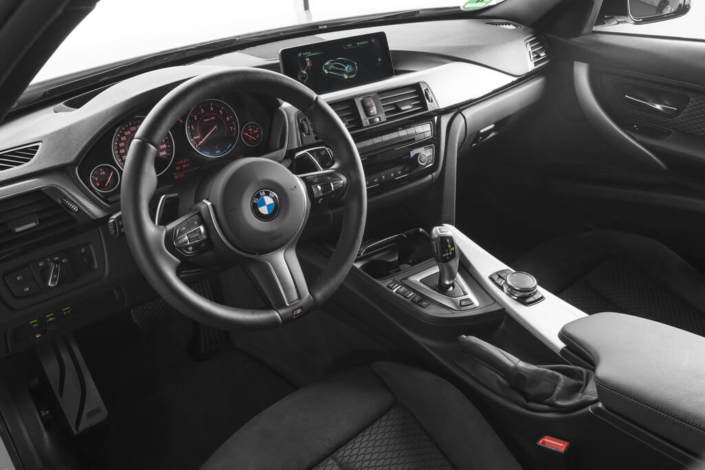 Фотография экоавто BMW 330e iPerformance - фото 56
