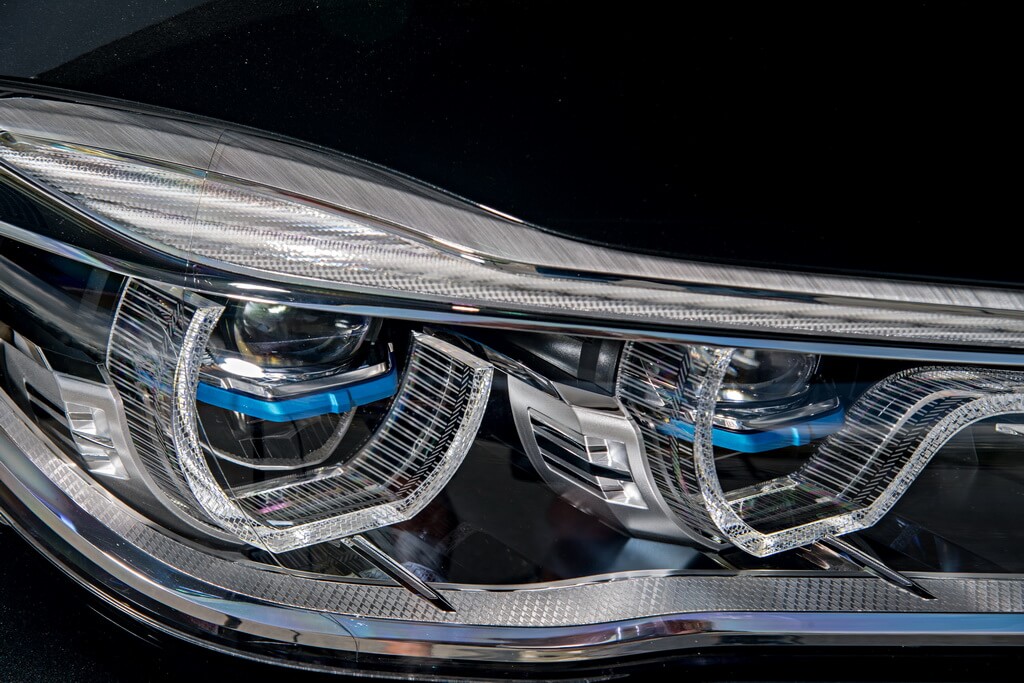 Фотография экоавто BMW 740e xDrive iPerformance - фото 11