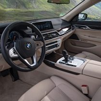 Фотография экоавто BMW 740e xDrive iPerformance - фото 25
