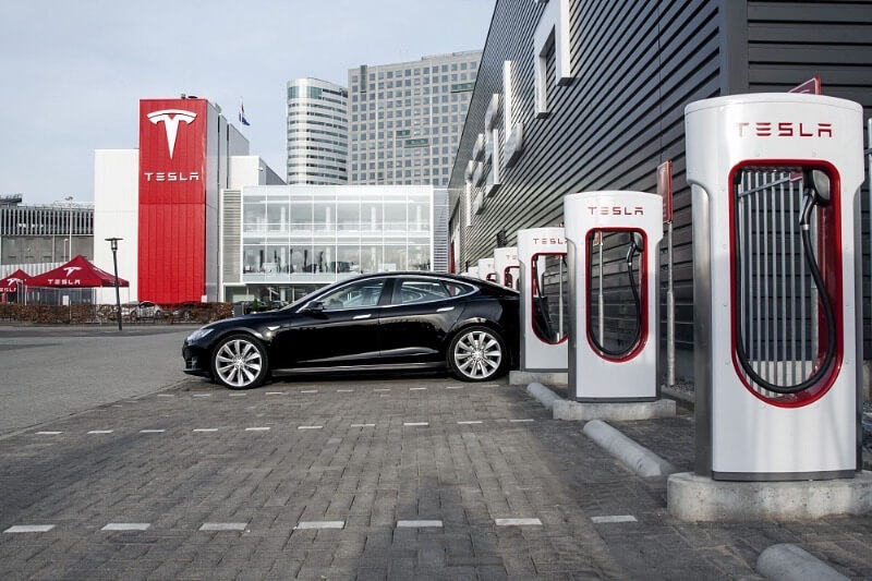 Зарядная станция Tesla Superchargers