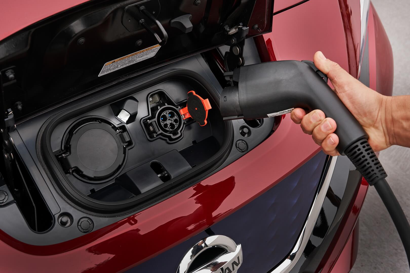 Разъем для зарядки американской версии Nissan Leaf 2018 — Type 1 J1772 
