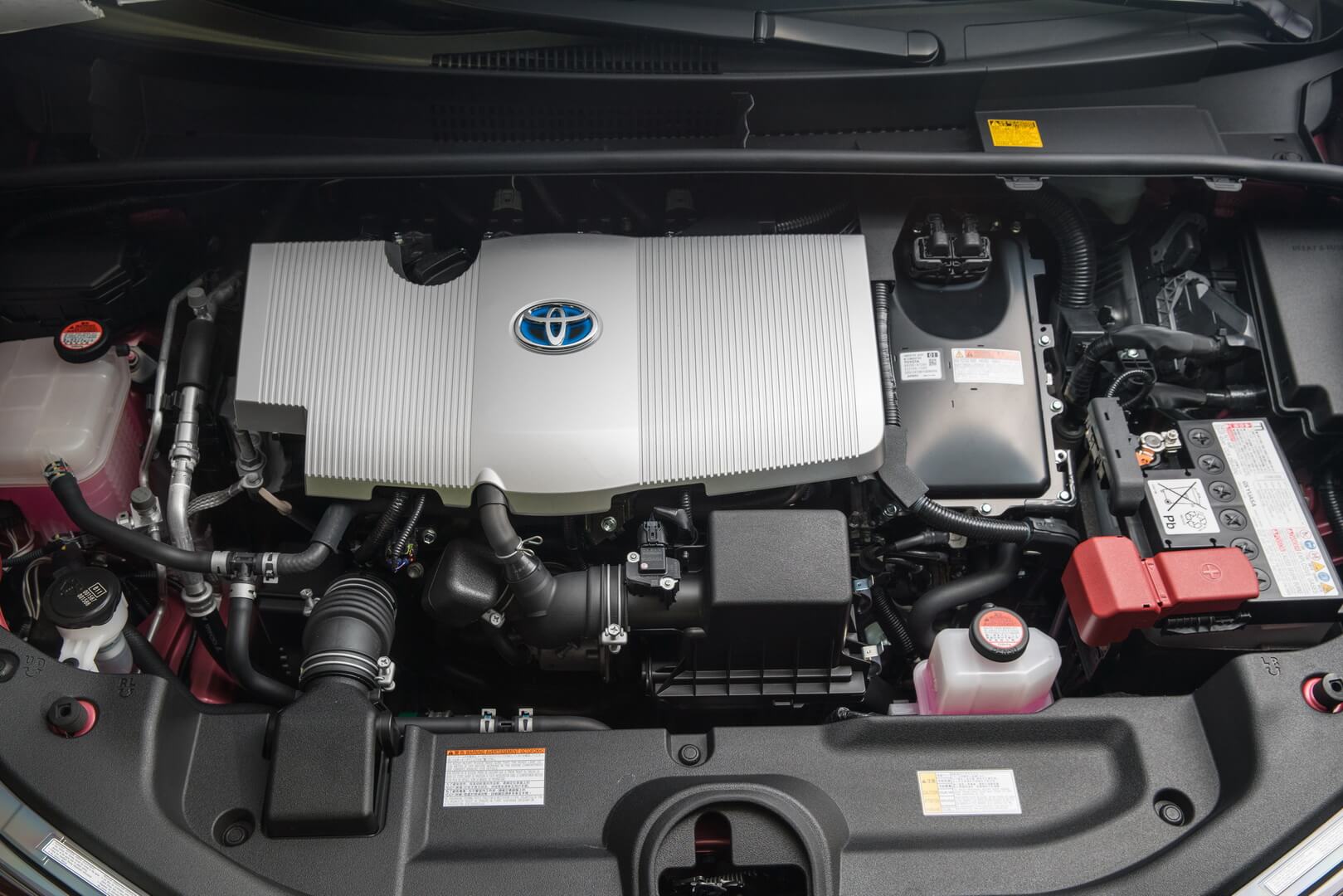 Фотография экоавто Toyota Prius Hybrid 2016 - фото 48