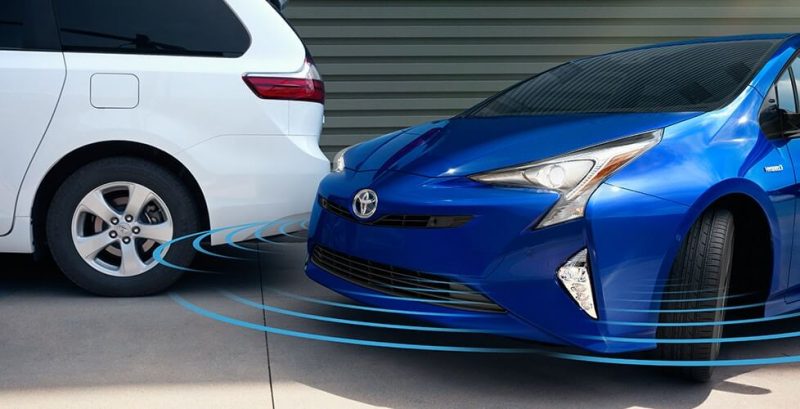 Система обнаружения пешеходов Toyota Prius Hybrid 2016