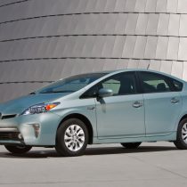 Фотография экоавто Toyota Prius Prime 2012