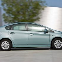 Фотография экоавто Toyota Prius Prime 2012 - фото 3