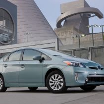 Фотография экоавто Toyota Prius Prime 2012 - фото 10