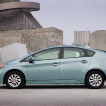 Фотография экоавто Toyota Prius Prime 2012 - фото 11