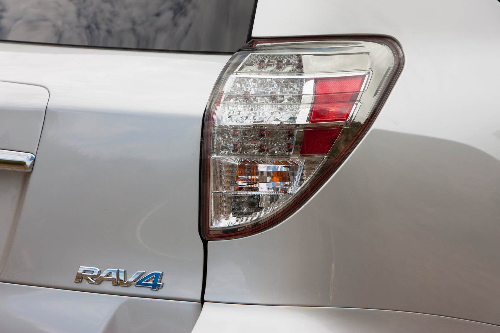 Фотография экоавто Toyota RAV4 EV - фото 13