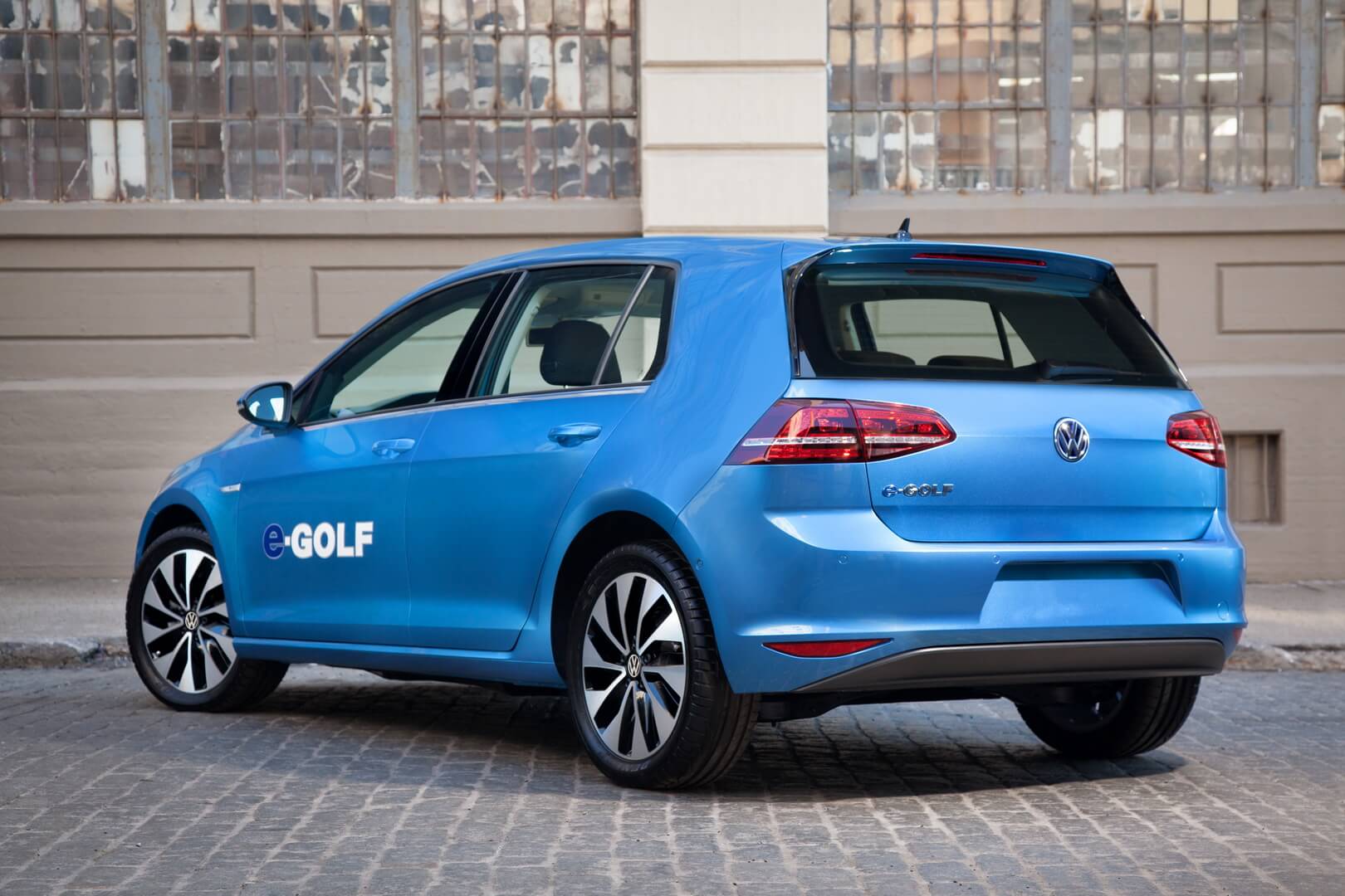 Фотография экоавто Volkswagen e-Golf 2015 - фото 3