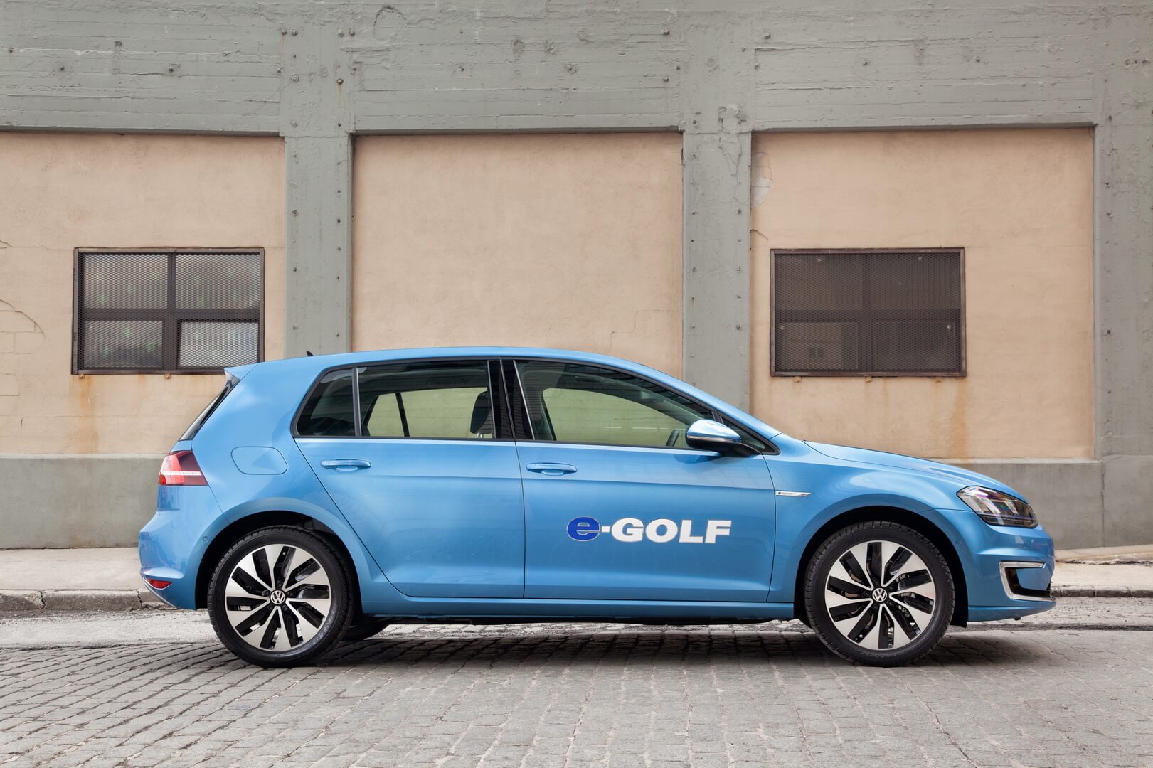 Фотография экоавто Volkswagen e-Golf 2015 - фото 6