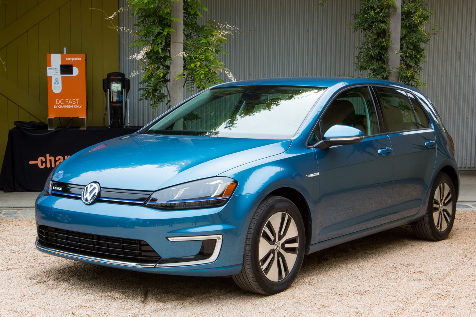 Фотография экоавто Volkswagen e-Golf 2015 - фото 16