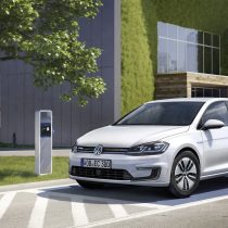 Фотография экоавто Volkswagen e-Golf 2017 - фото 10