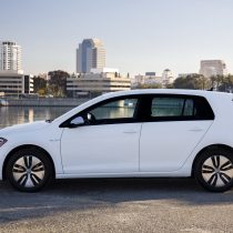 Фотография экоавто Volkswagen e-Golf 2017 - фото 17
