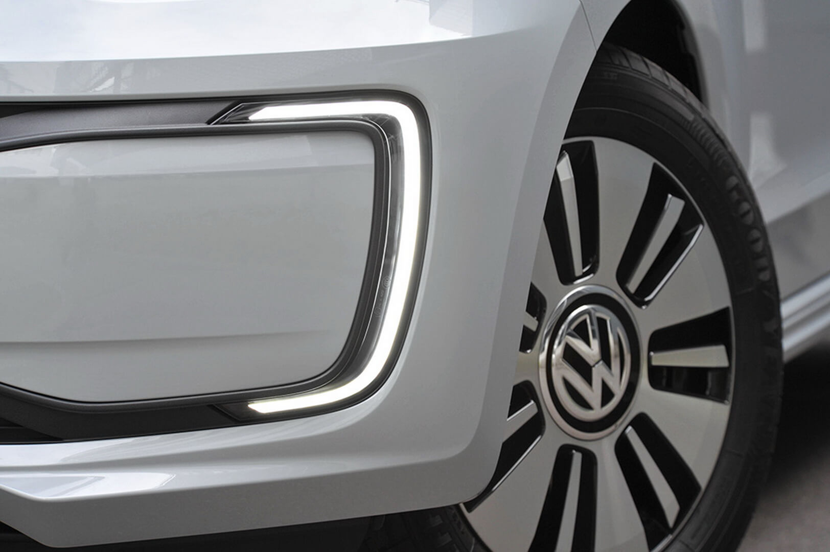 Фотография экоавто Volkswagen e-Up! (32,3 кВт⋅ч) - фото 7