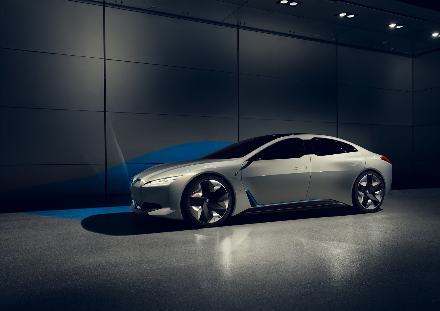 BMW i Vision Dynamics на автосалоне во Франкфурте 2017