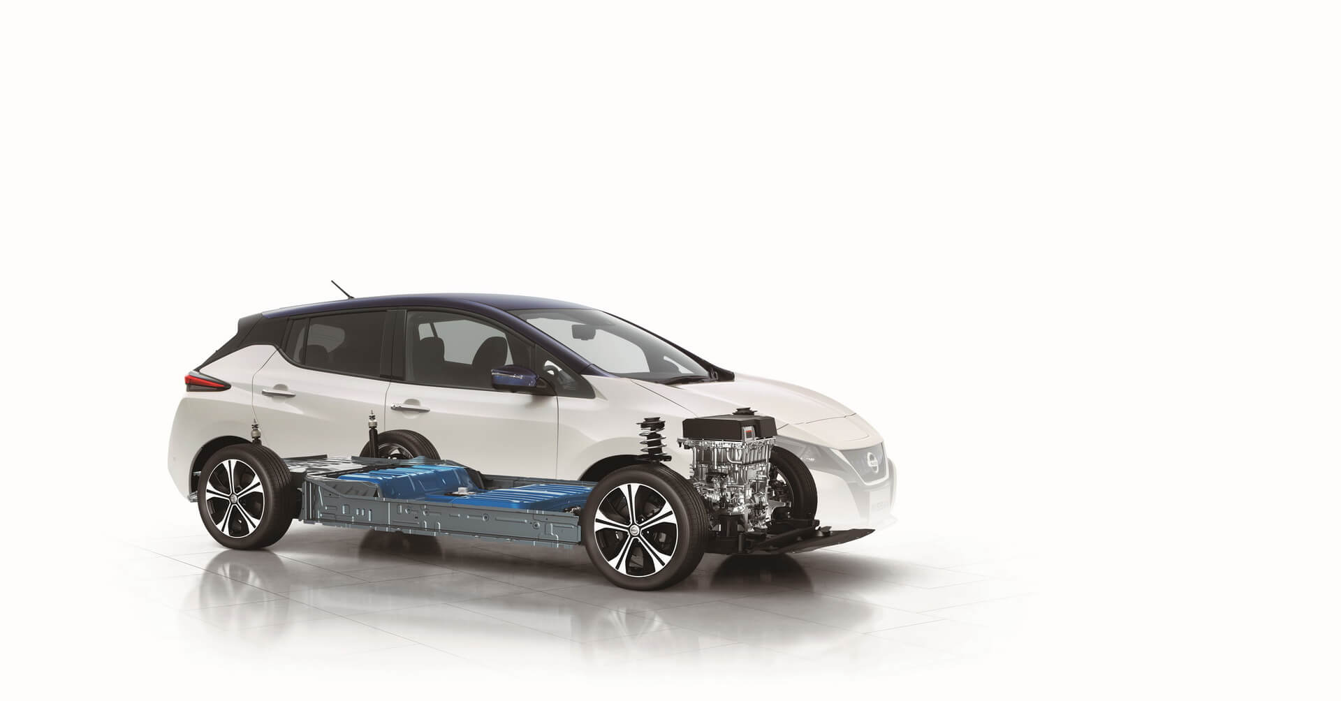 Аккумуляторная батарея, электродвигатель и трансмиссия в Nissan Leaf 2018