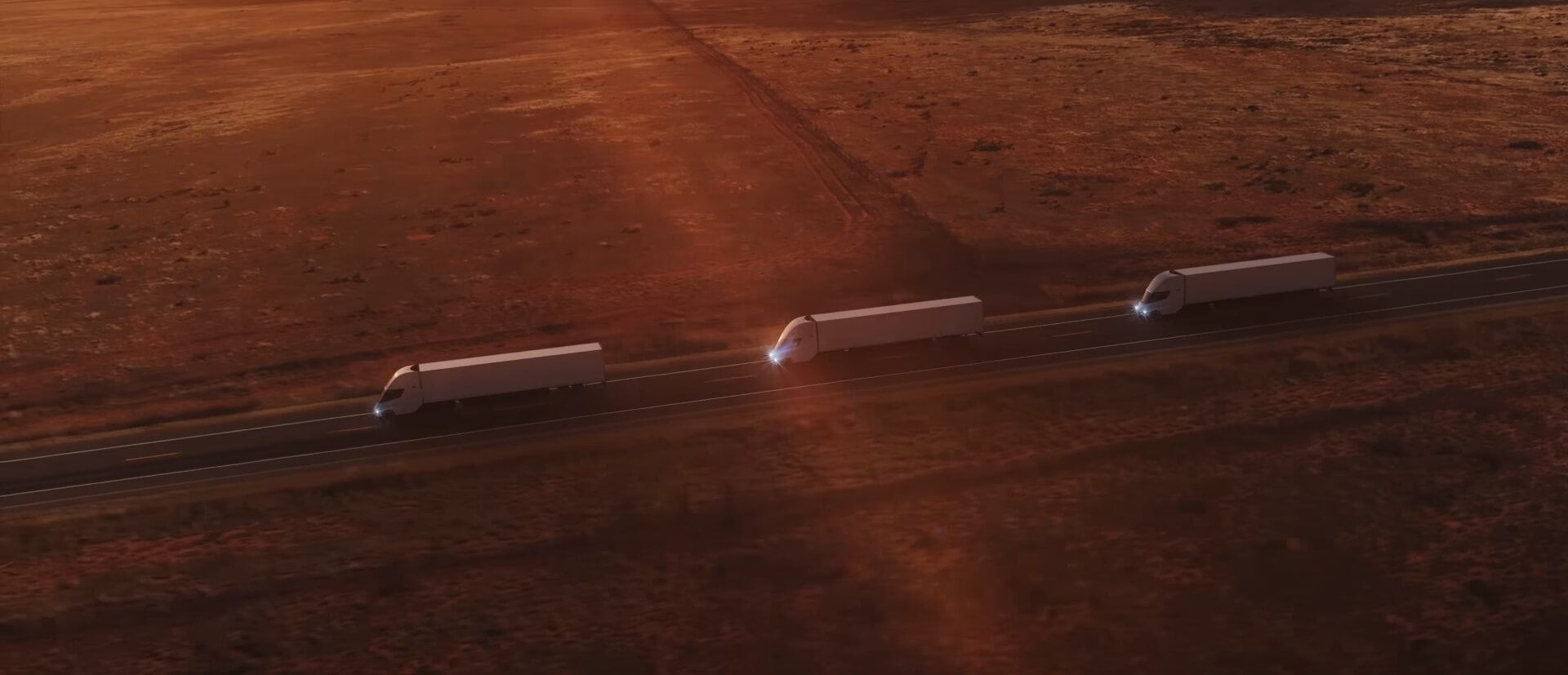 Конвой из трех электрогрузовиков Tesla Semi