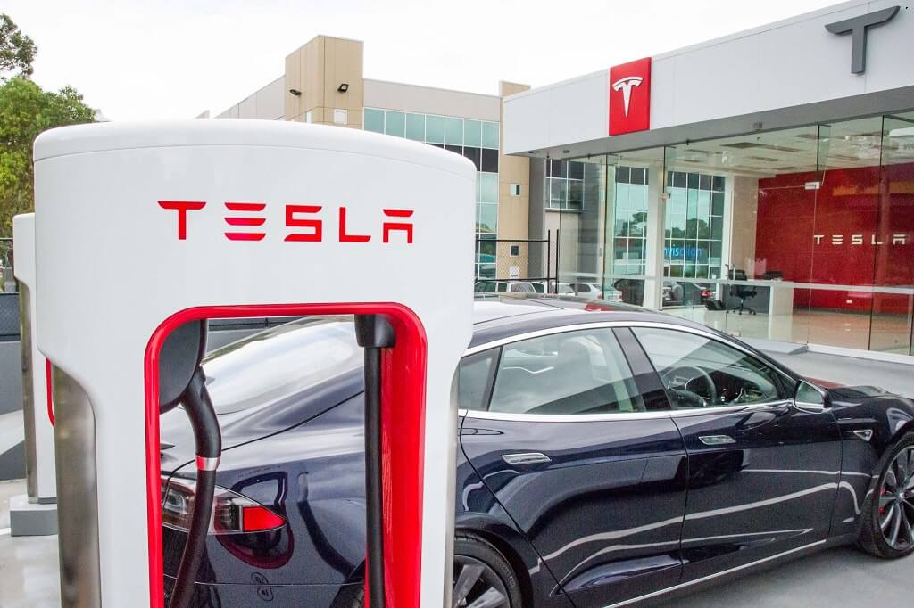 Быстрая зарядная станция Tesla Supercharger