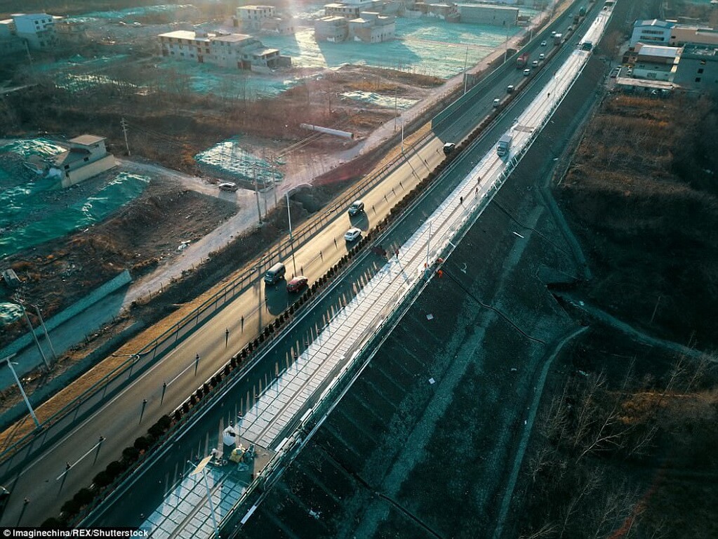 Строительство «солнечной» дороги в Китае