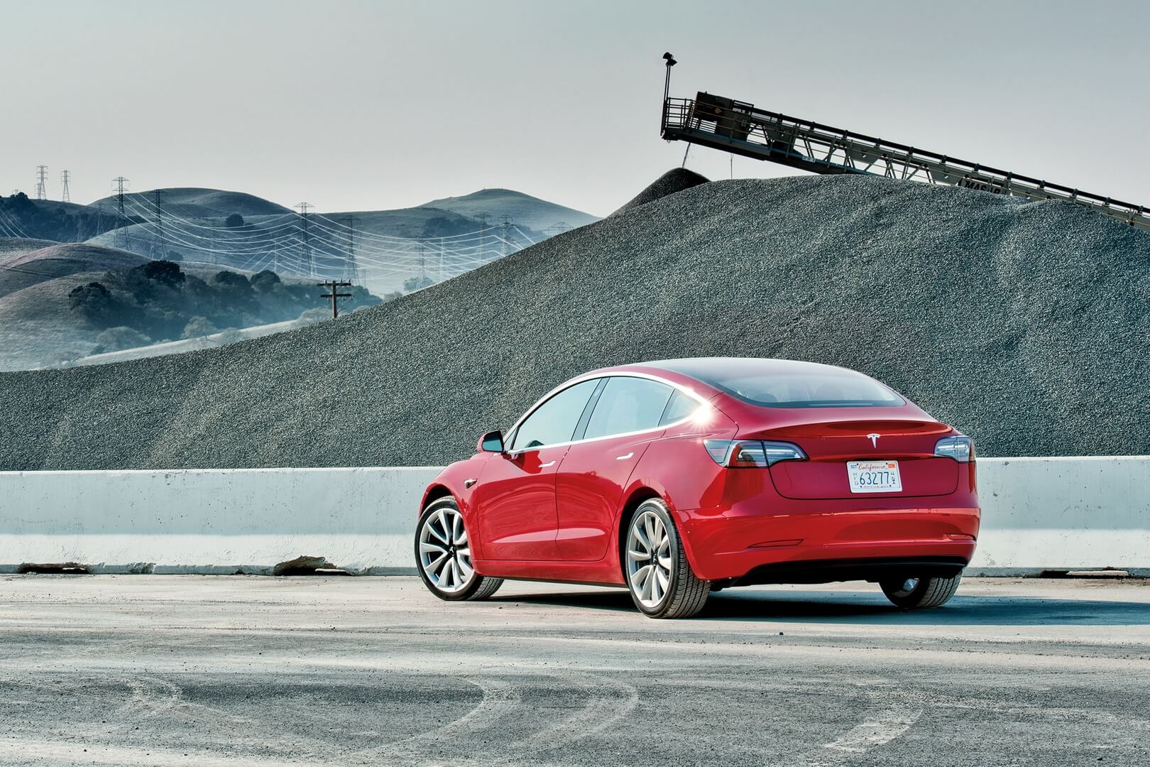 Tesla Model 3: вид сзади