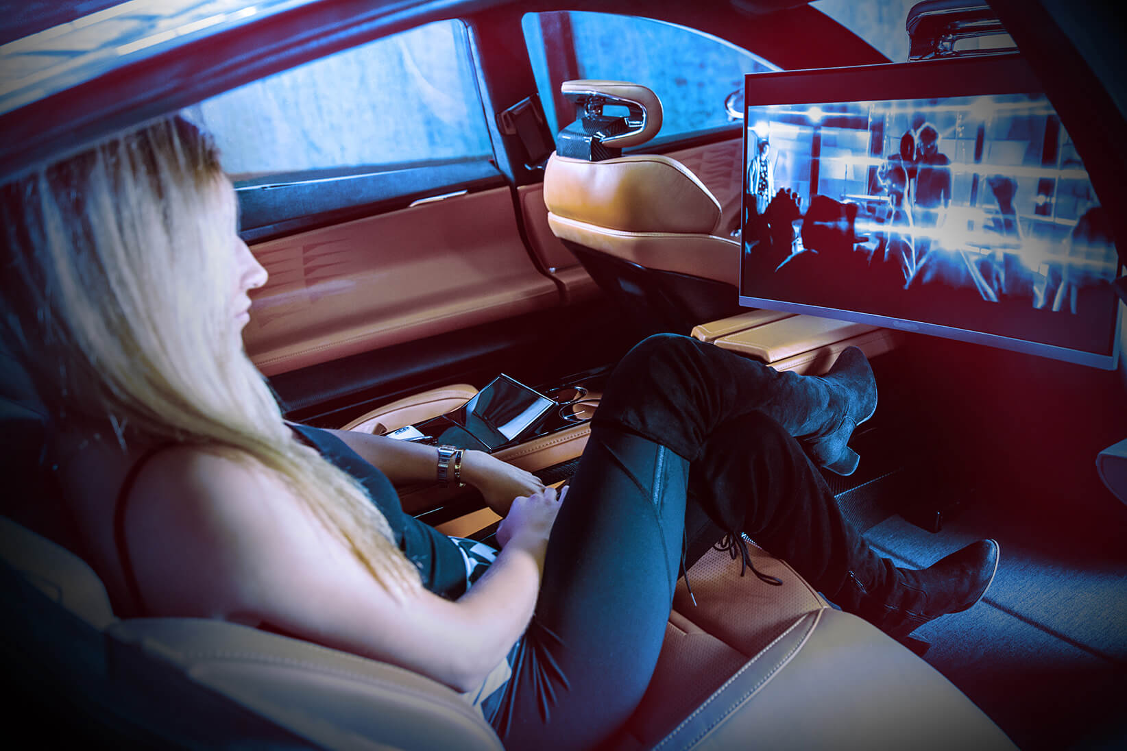 Fisker EMotion с 27 дюймовым дисплеем для задних пассажиров