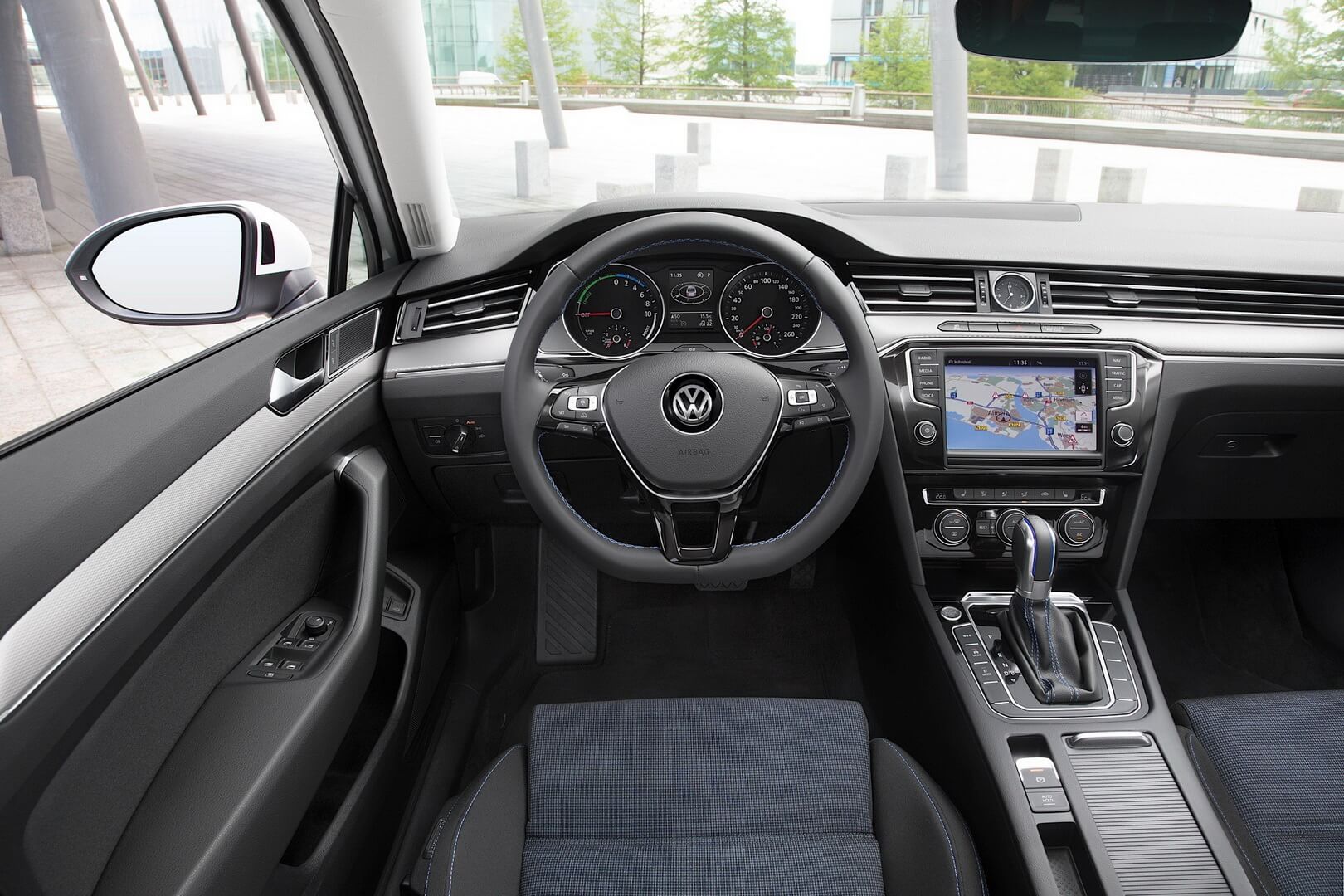 Фотография экоавто Volkswagen Passat GTE - фото 13