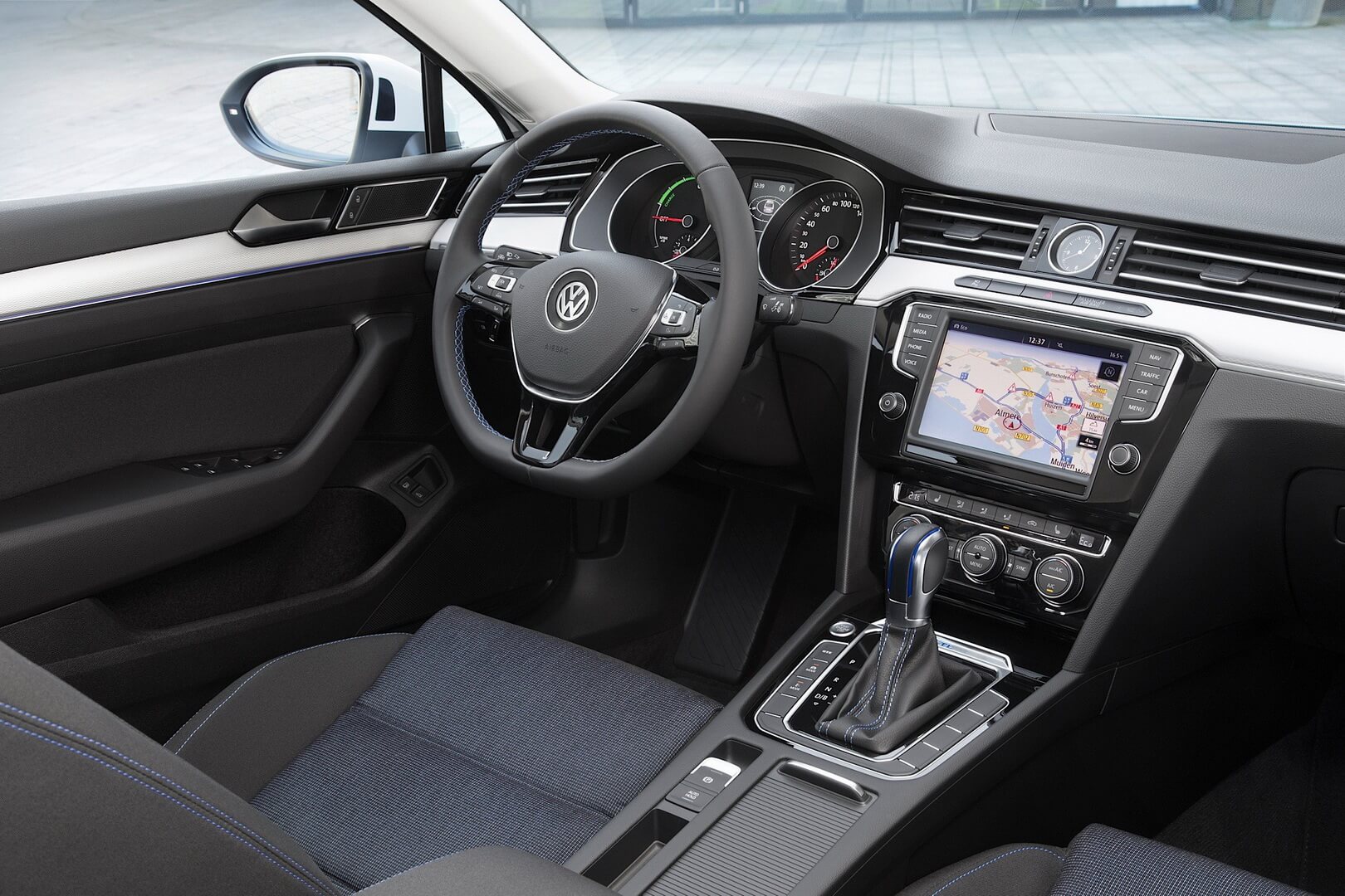 Фотография экоавто Volkswagen Passat GTE - фото 14