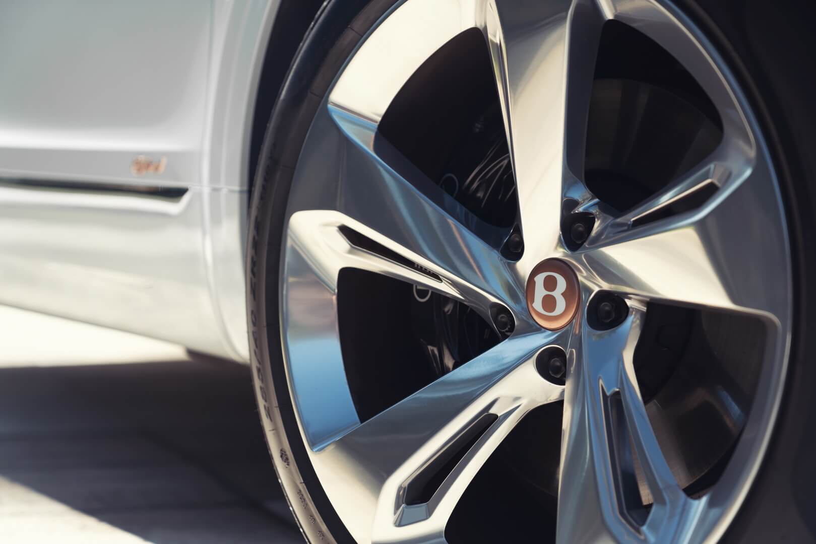 Фотография экоавто Bentley Bentayga Hybrid - фото 16