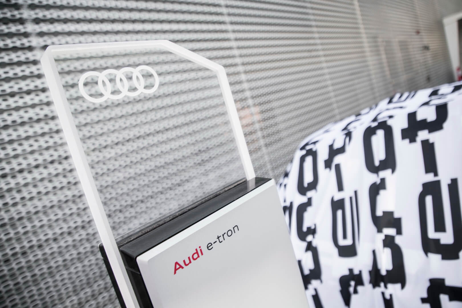 Зарядная станция для Audi e-tron