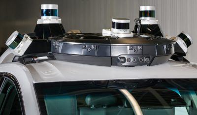 Модули на крыше Chevrolet Bolt с датчиками для автономного вождения электромобиля