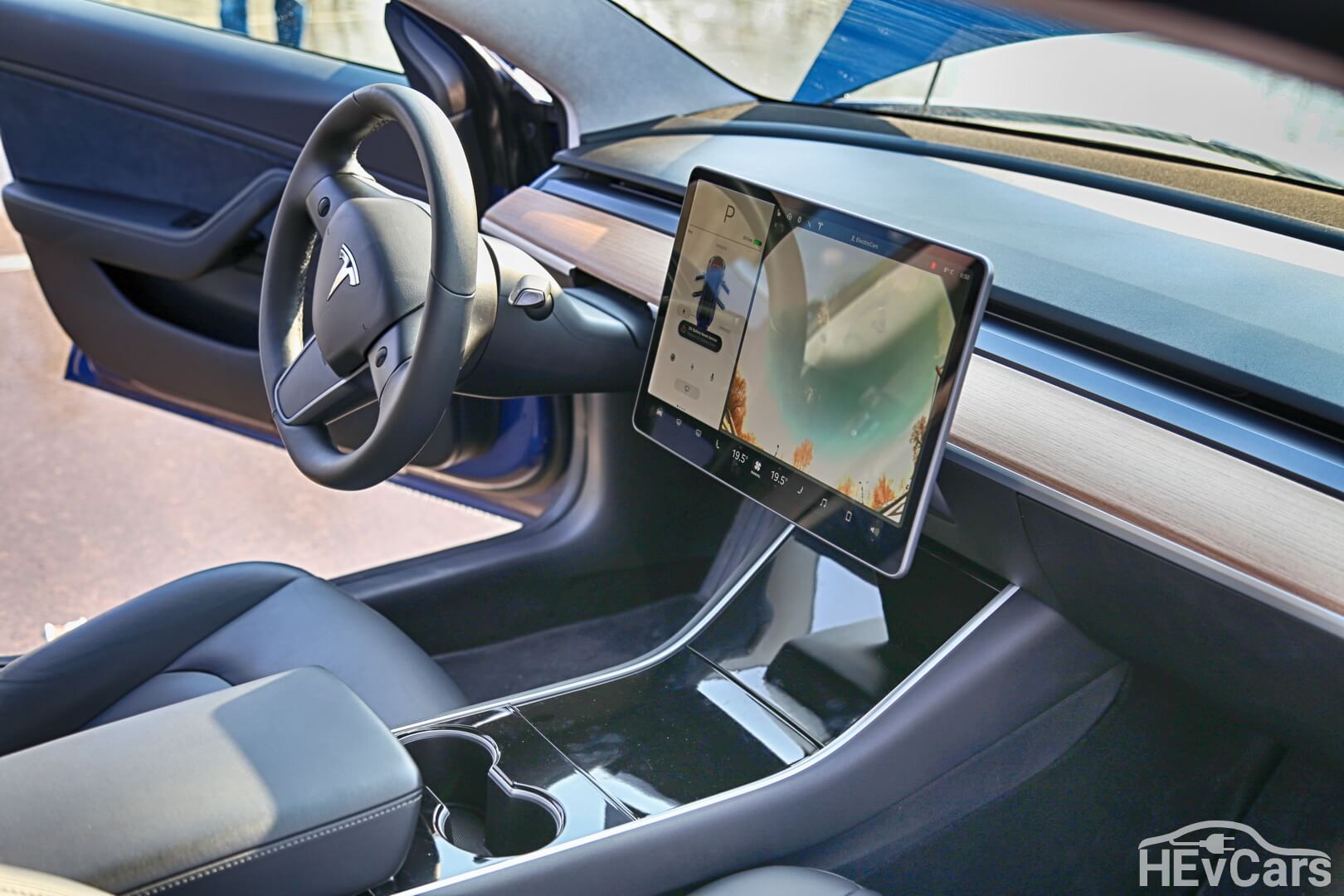 Приборная панель в Tesla Model 3