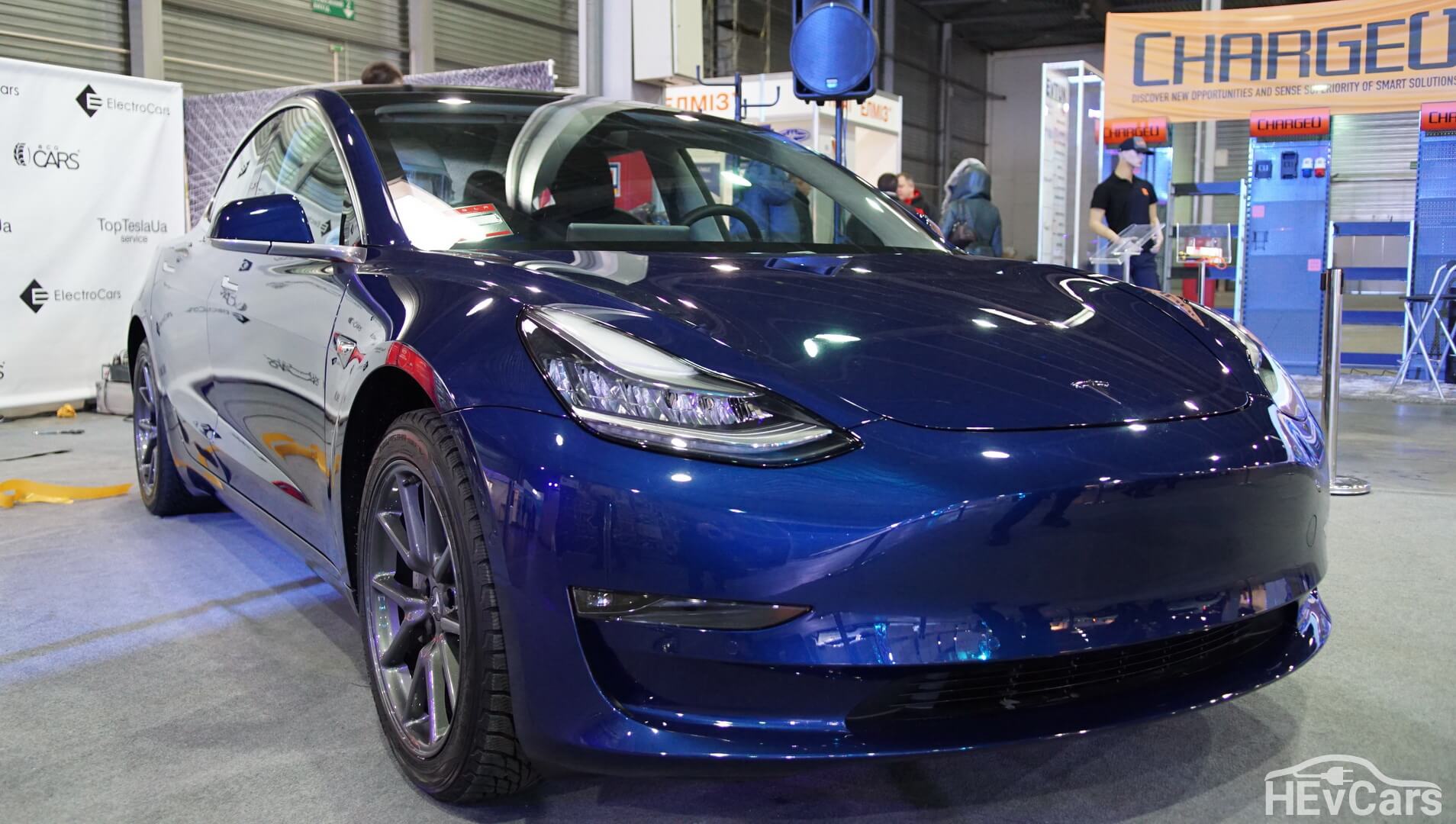 Эксклюзивная Tesla Model 3 на выставке Plug-In Ukraine 2018