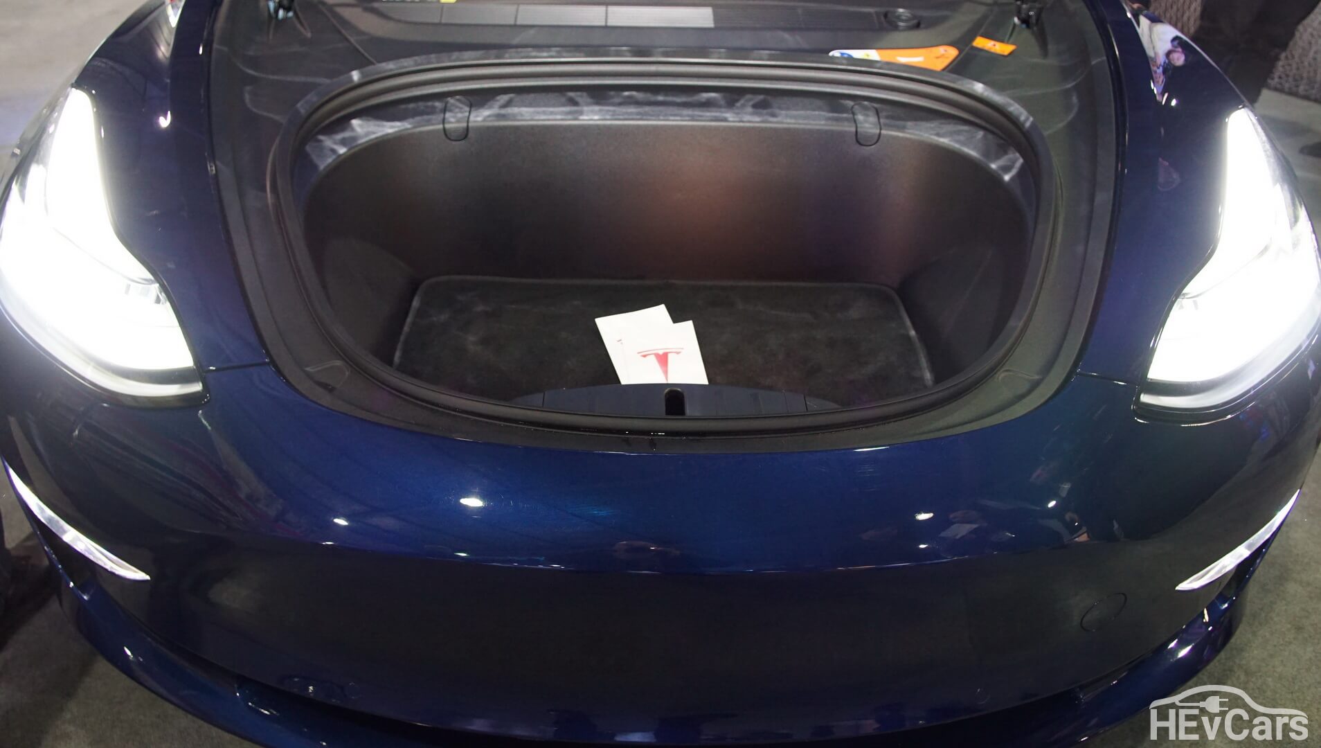 Передний багажник Tesla Model 3