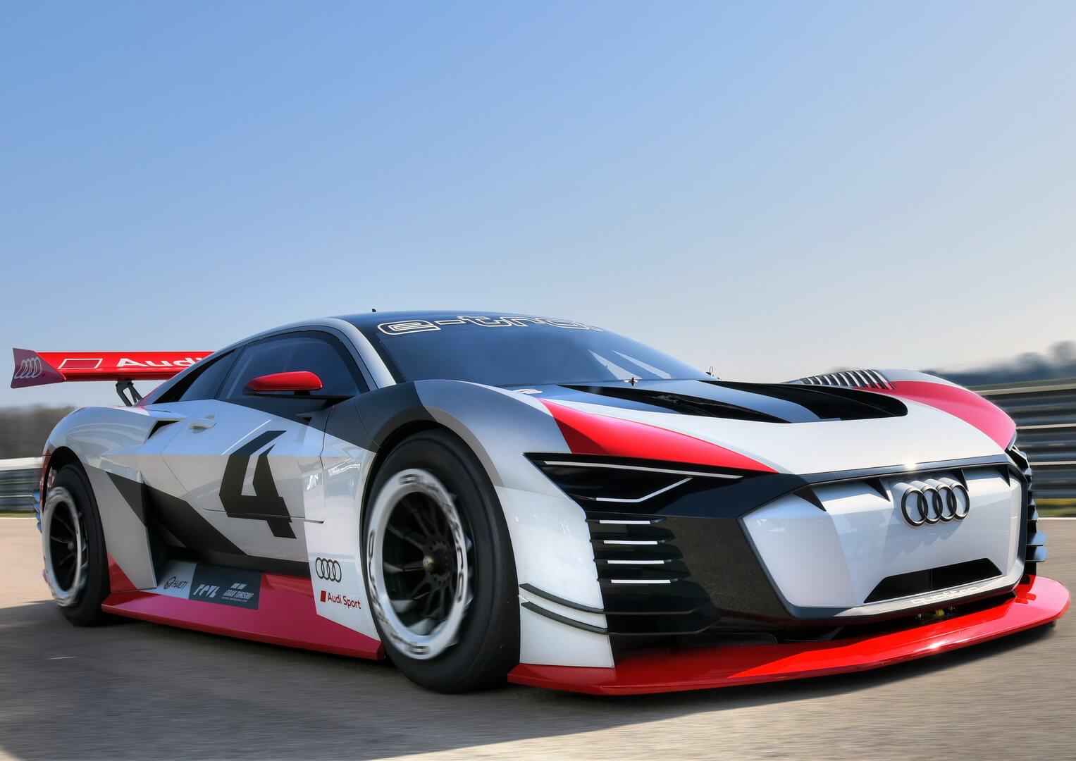 Электрический концепт спорткара Audi e-tron Vision Gran Turismo