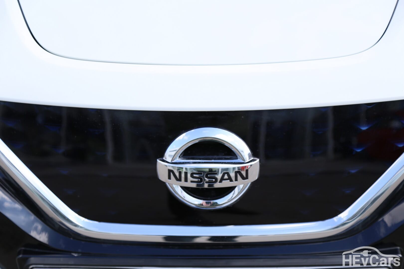Эмблема передняя Nissan Leaf 2018