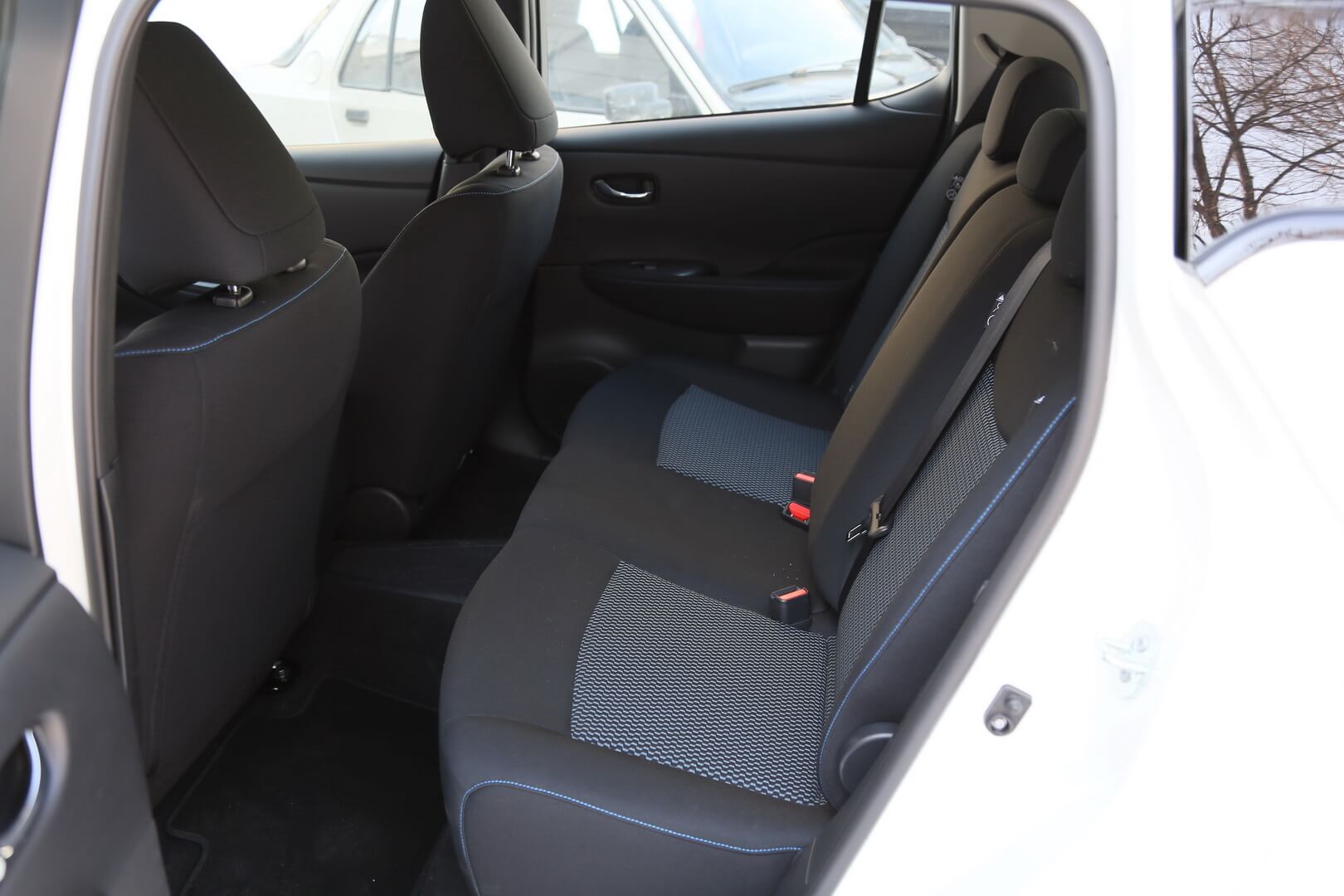Задний ряд сидений в Nissan Leaf 2018