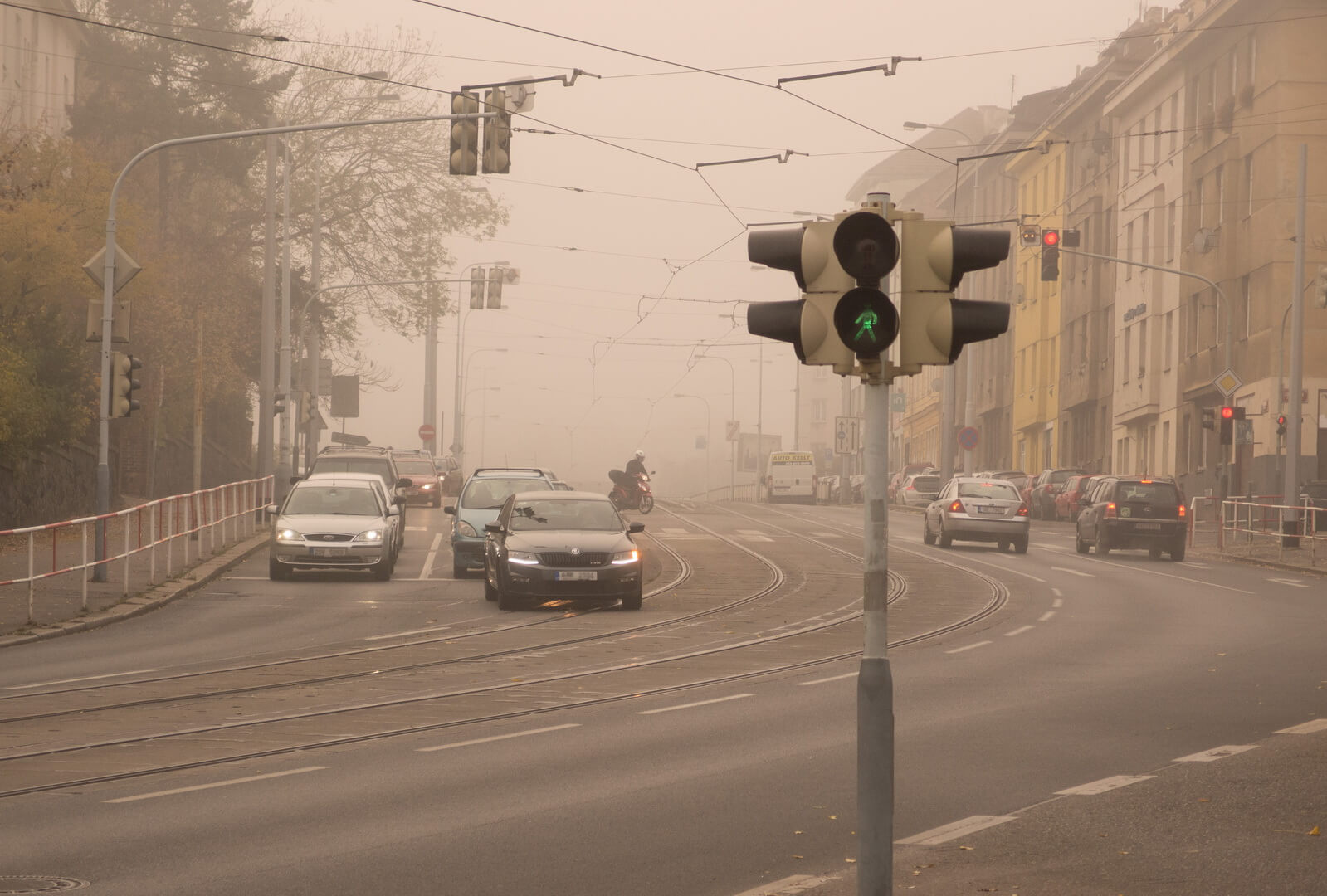 Городской смог вызванный автомобильными выбросами