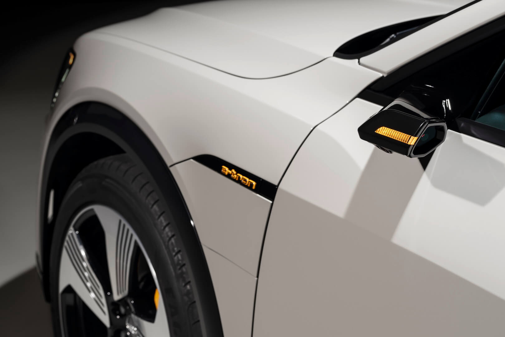 Экстерьер электрического кроссовера Audi e-tron quattro