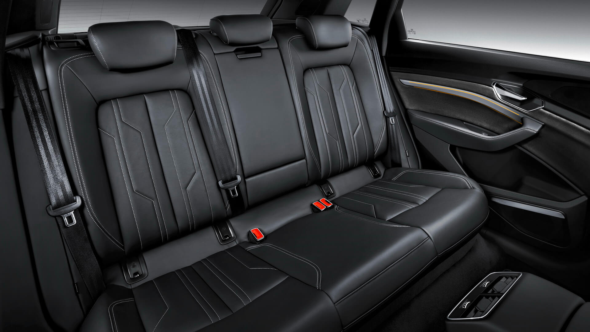 Задний ряд сидений электромобиля Audi e-tron quattro