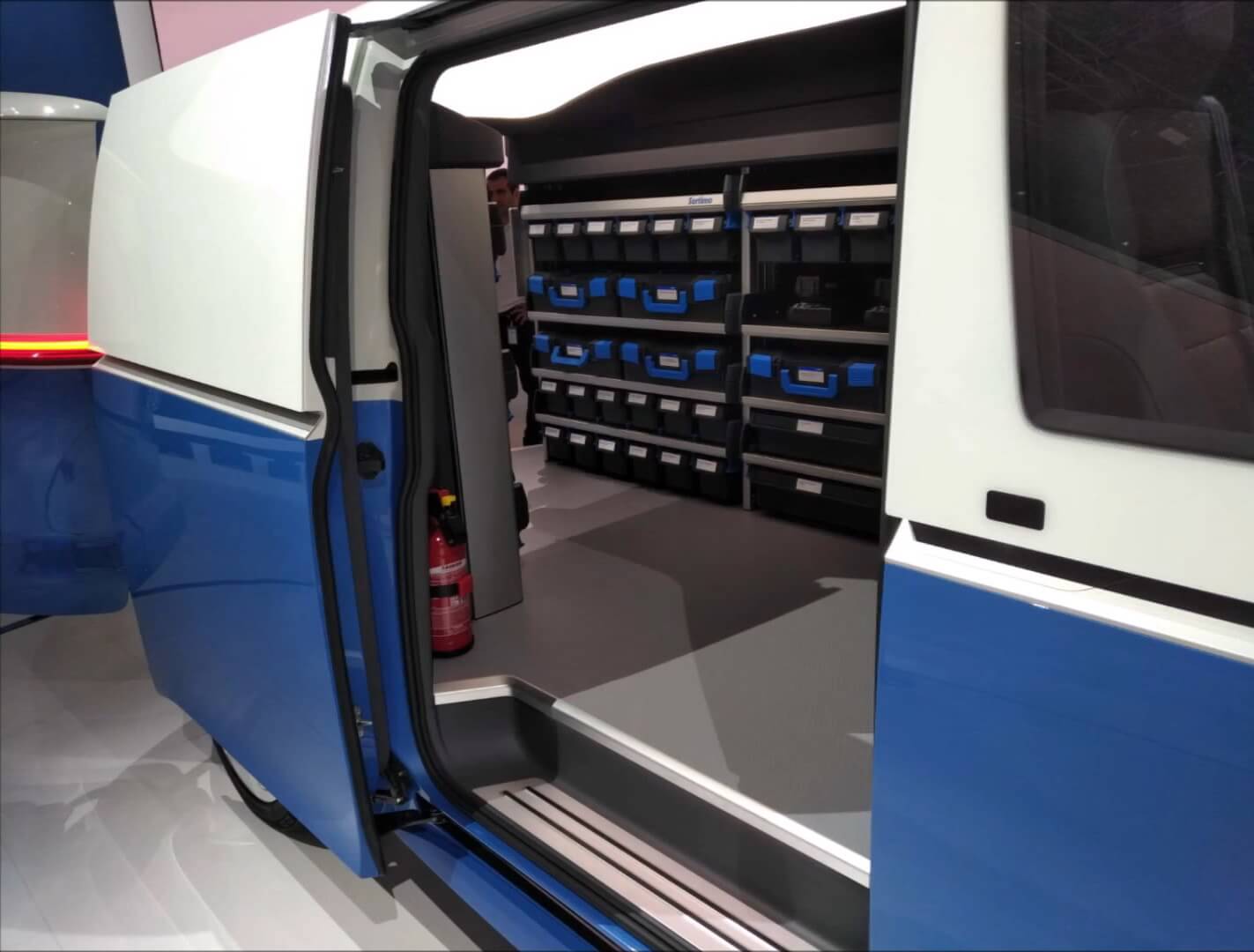 Раздвижная дверь в Volkswagen I.D. Buzz Cargo со стороны пассажира