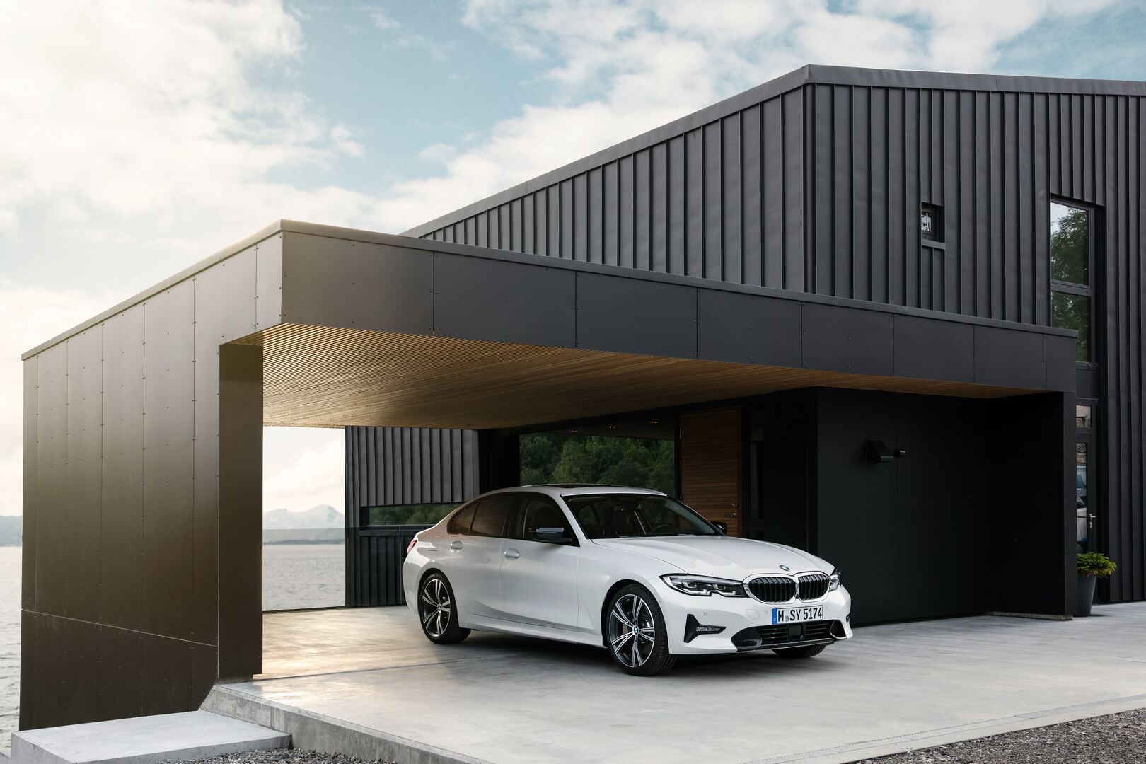 Фотография экоавто BMW 330e 2019 - фото 38