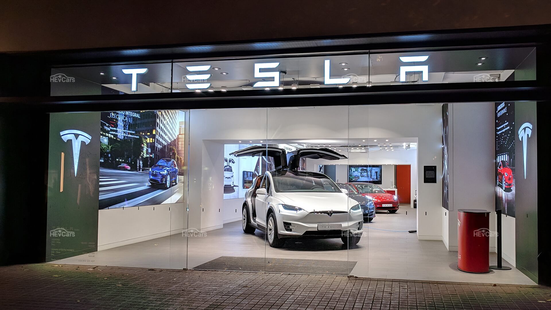 Модельный ряд электромобилей Tesla на сегодняшний: Model X, Model S, Model 3